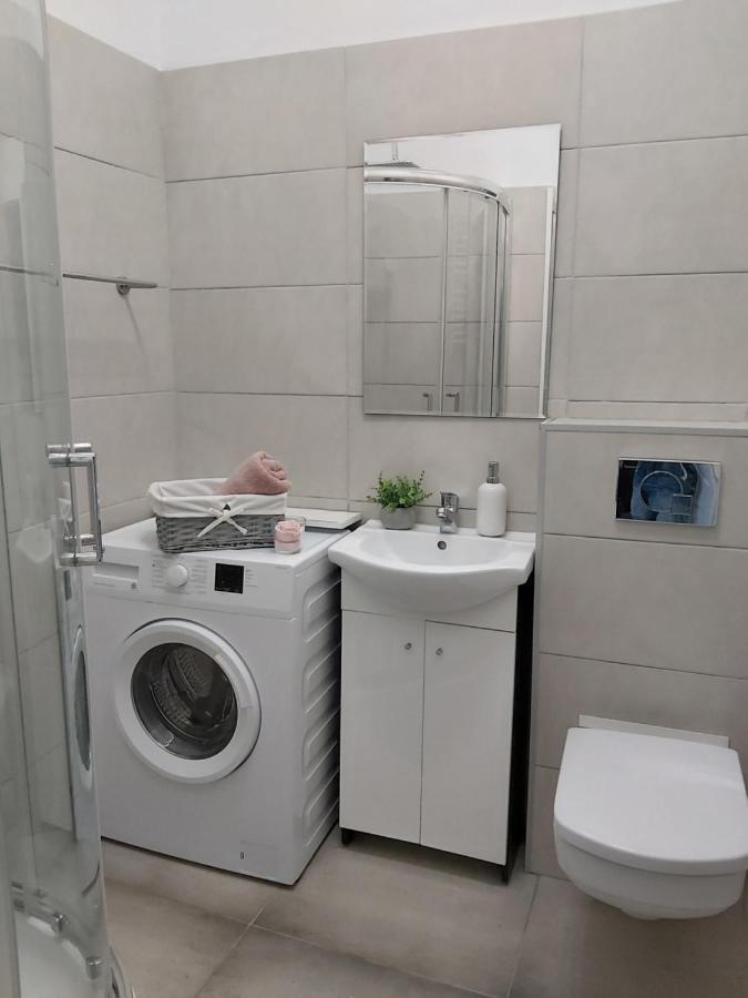 Be In Gdansk Apartments - Studio Mariacka - Old Town Luaran gambar